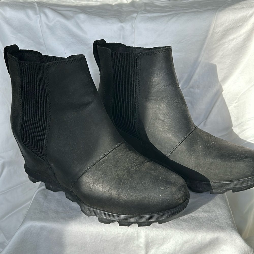 SOREL Joan of Arctic wedge. Size 9. Black.